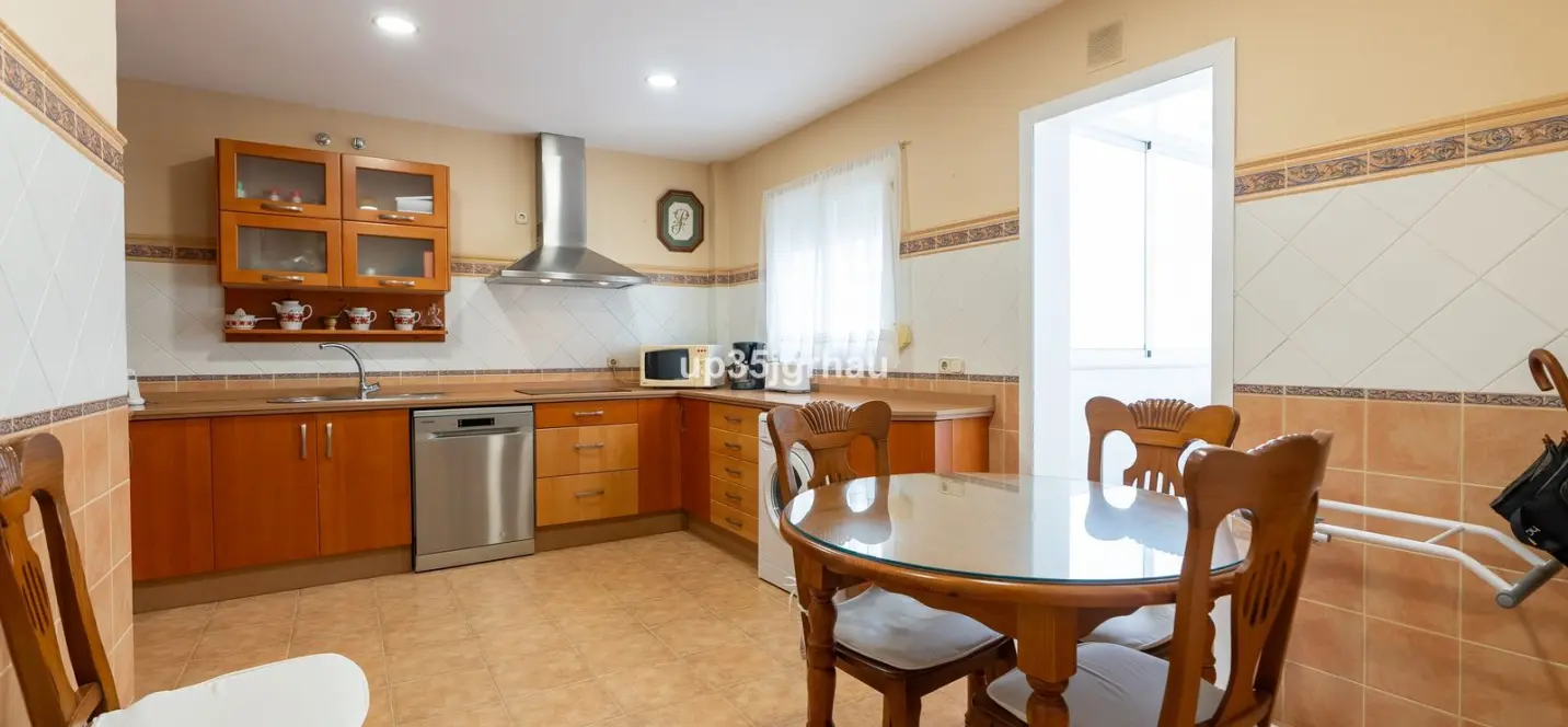 Продажа апартаментов на среднем этаже в Estepona 3