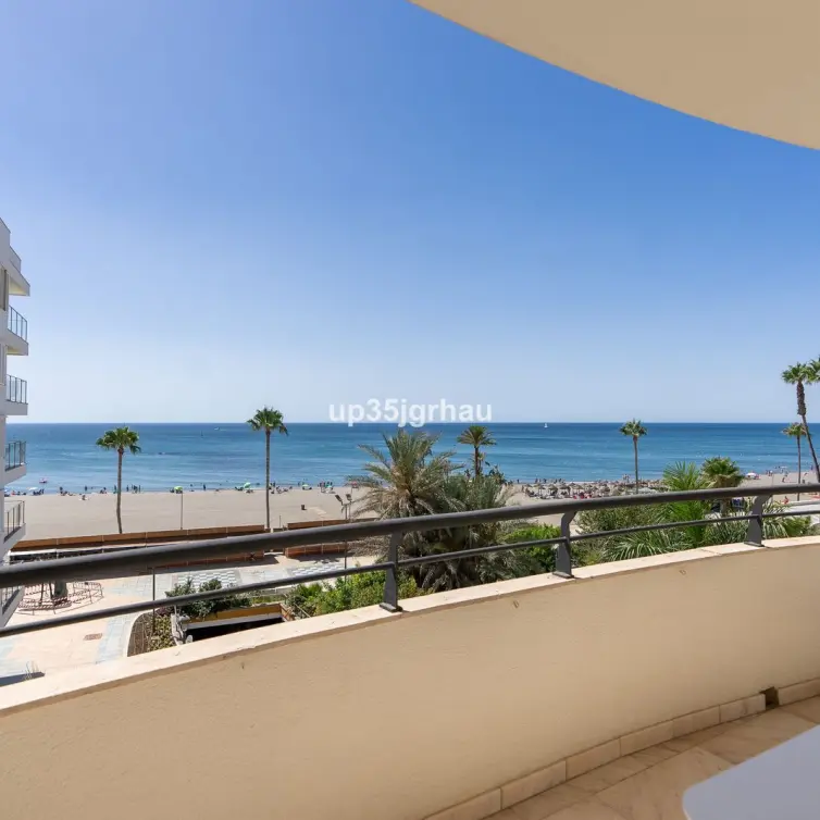 Продажа апартаментов на среднем этаже в Estepona