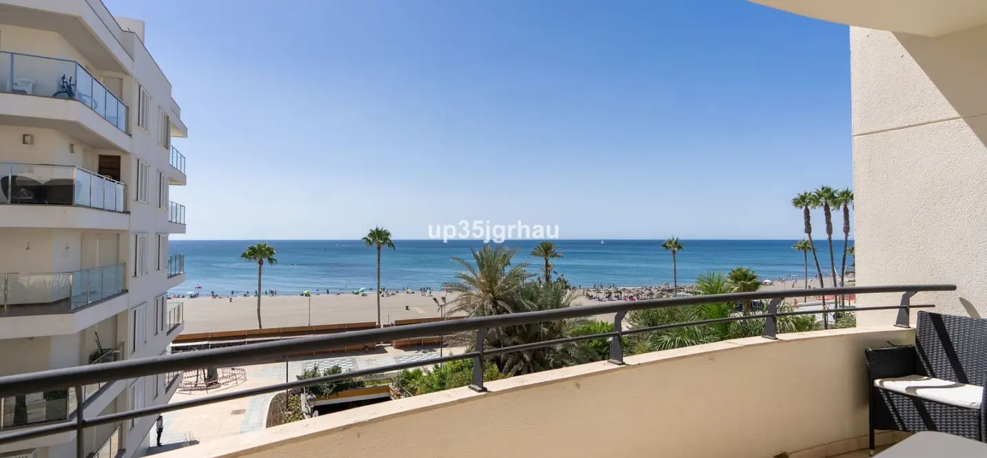 Продажа апартаментов на среднем этаже в Estepona 4