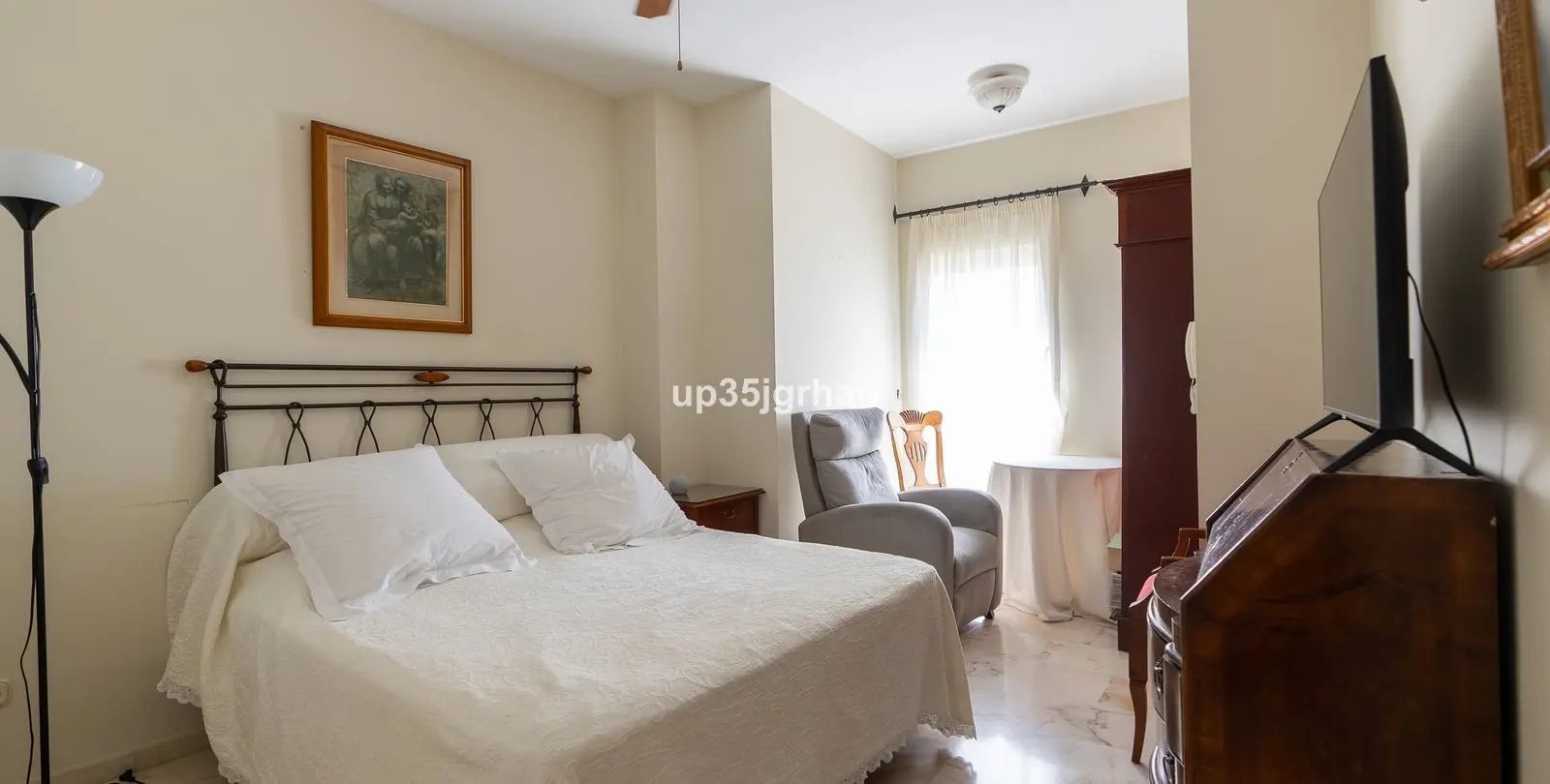 Sale of middle floor apartment in Estepona 7