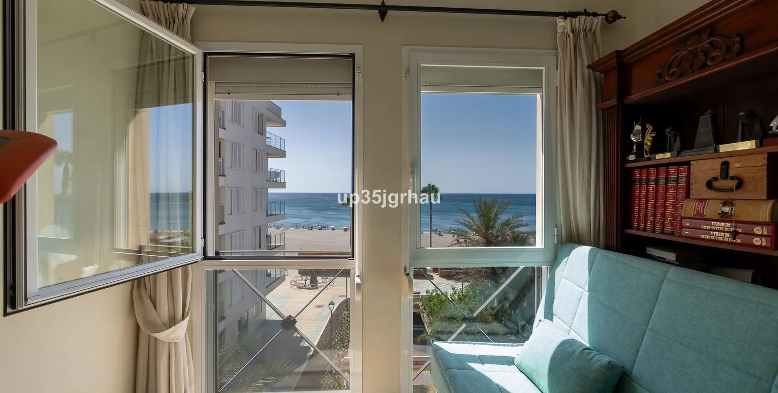 Sale of middle floor apartment in Estepona 11