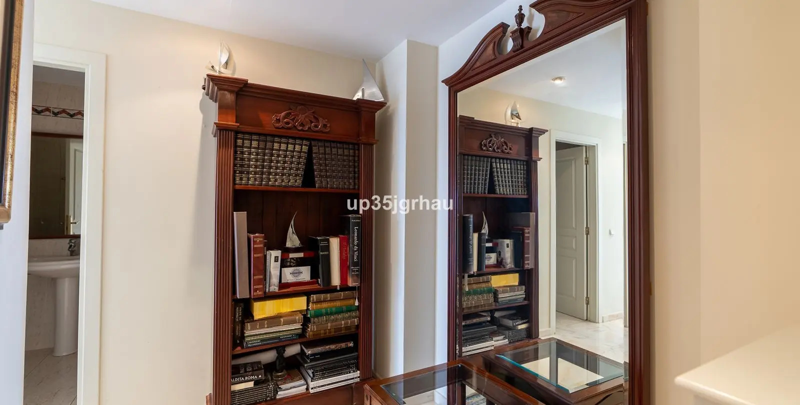 Sale of middle floor apartment in Estepona 14