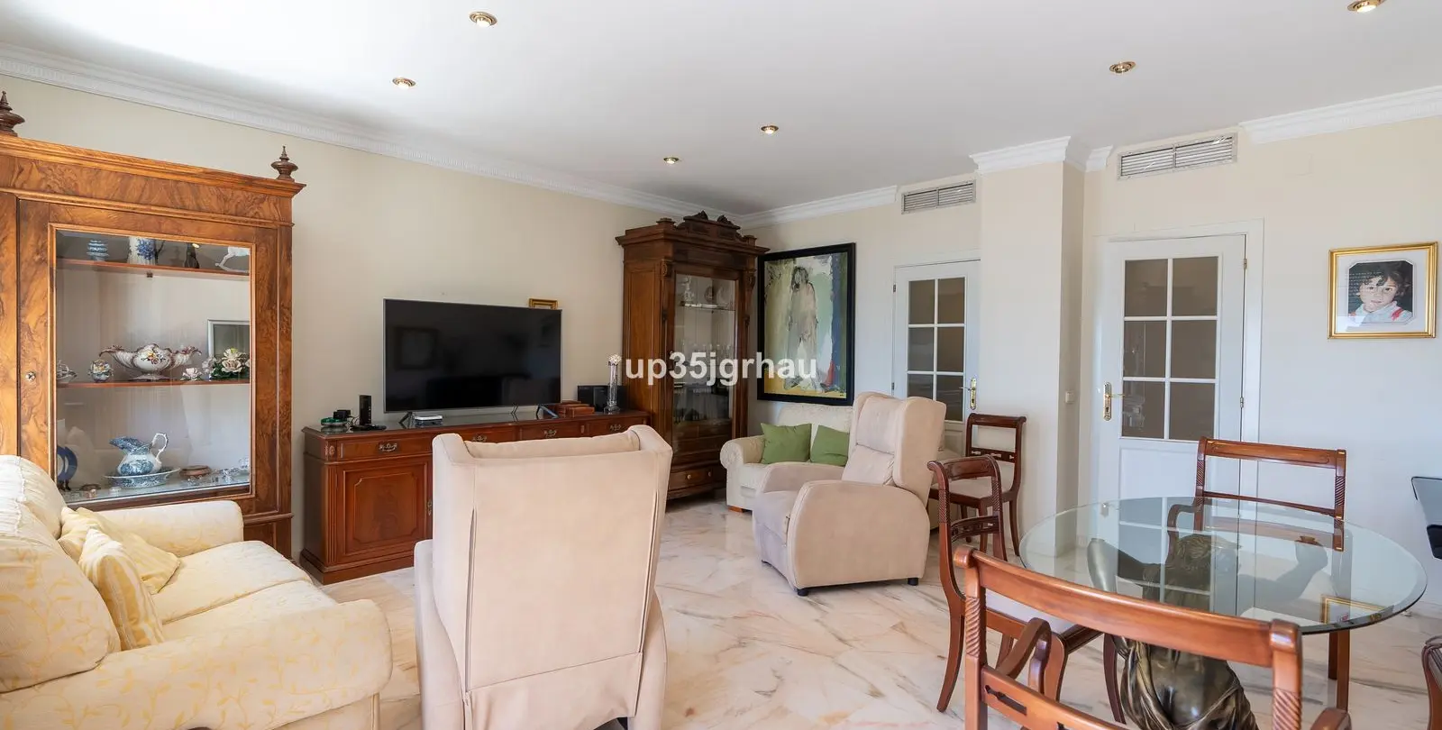 Sale of middle floor apartment in Estepona 15