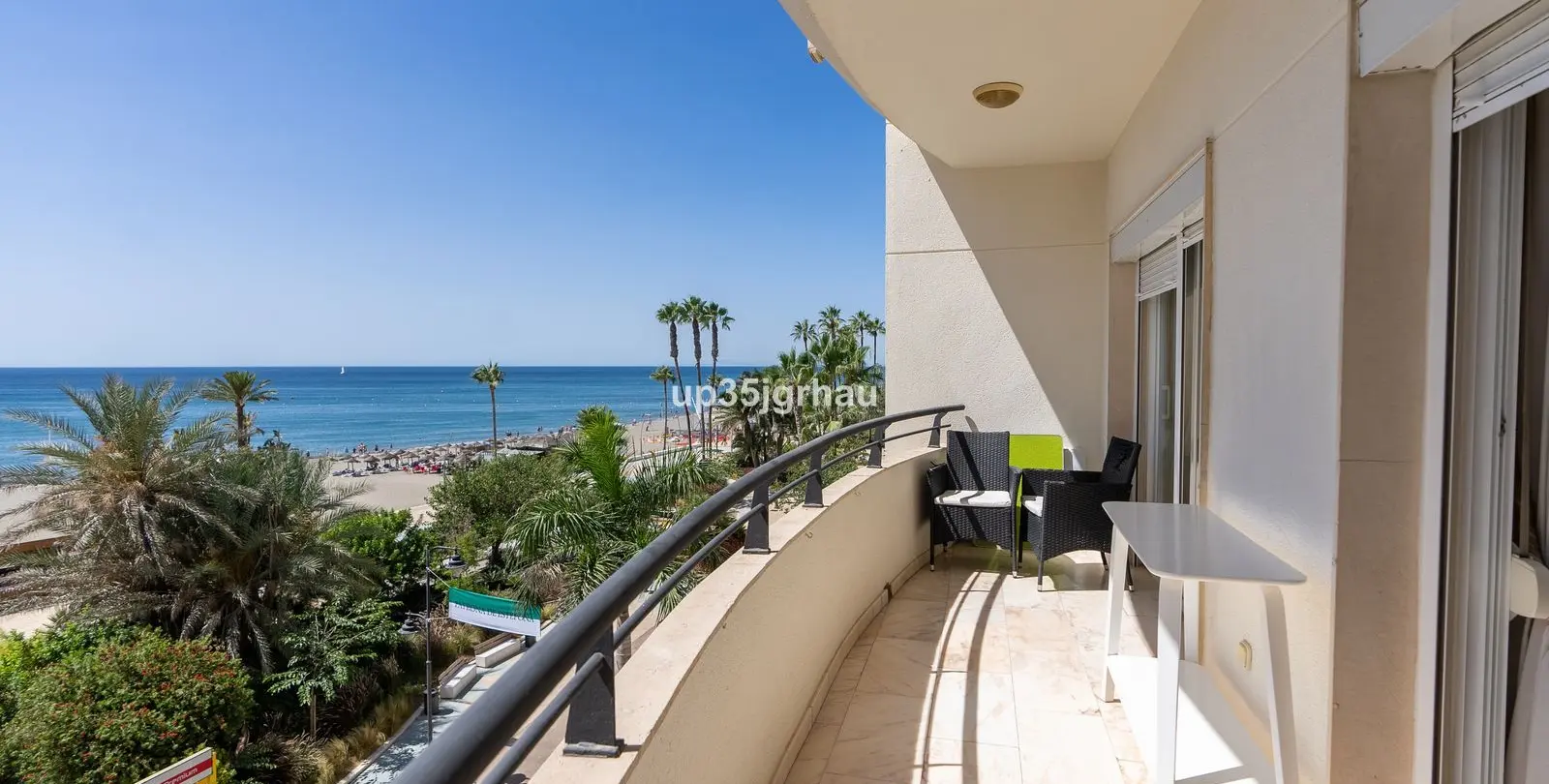 Sale of middle floor apartment in Estepona 16
