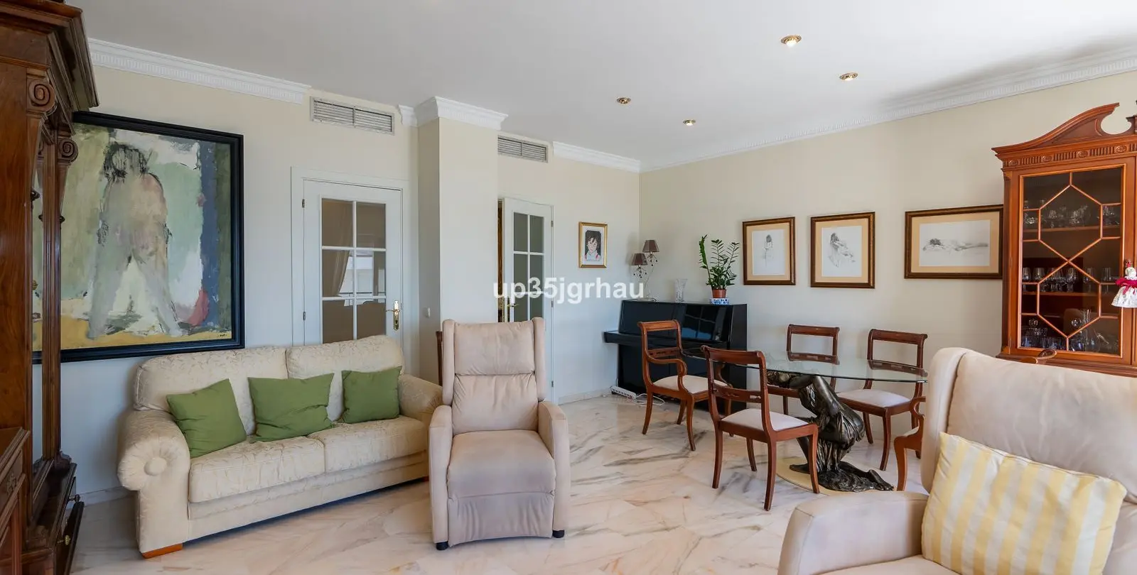 Sale of middle floor apartment in Estepona 17