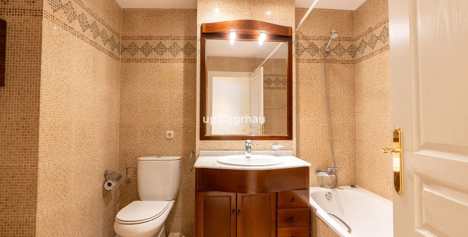 Sale of middle floor apartment in Estepona 23