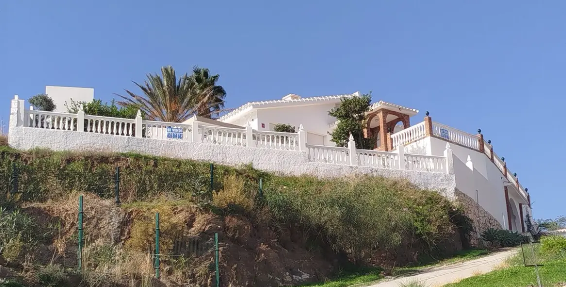 Продажа  отдельно стоящей виллы в Cerros del Aguila 9