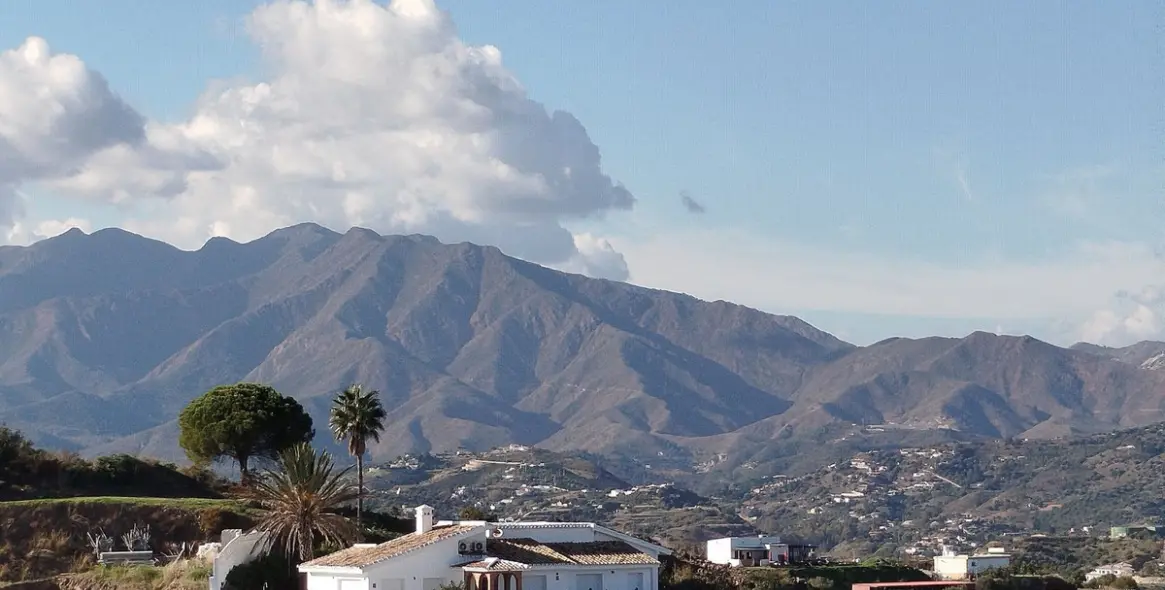 Продажа  отдельно стоящей виллы в Cerros del Aguila 10