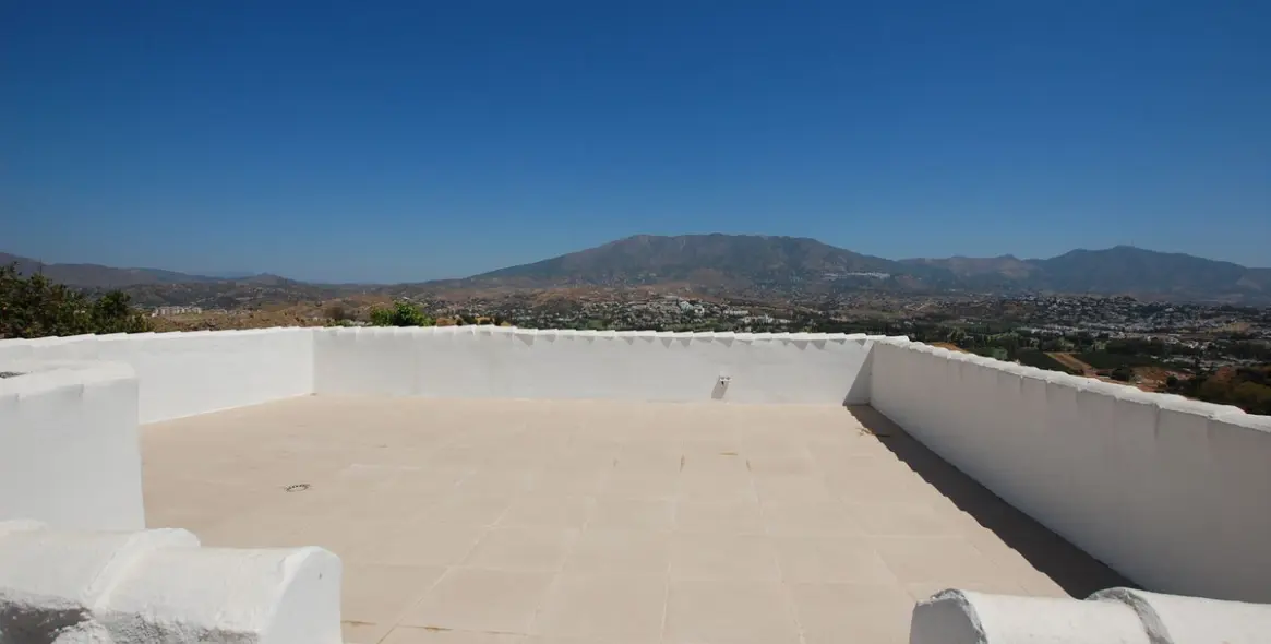 Продажа  отдельно стоящей виллы в Cerros del Aguila 12