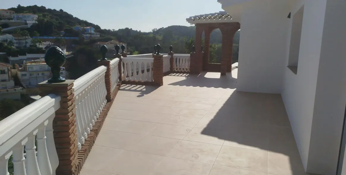 Продажа  отдельно стоящей виллы в Cerros del Aguila 16