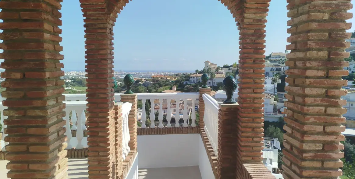 Продажа  отдельно стоящей виллы в Cerros del Aguila 17