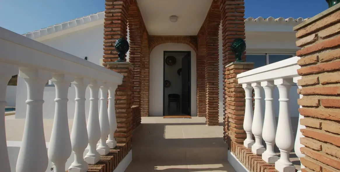 Продажа  отдельно стоящей виллы в Cerros del Aguila 18