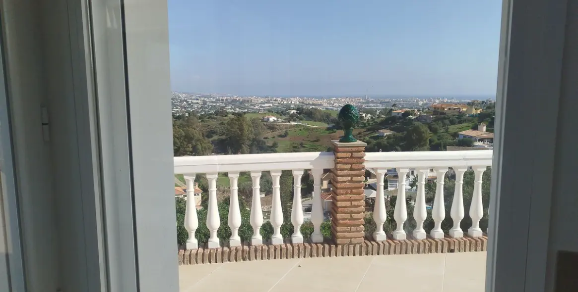 Продажа  отдельно стоящей виллы в Cerros del Aguila 19