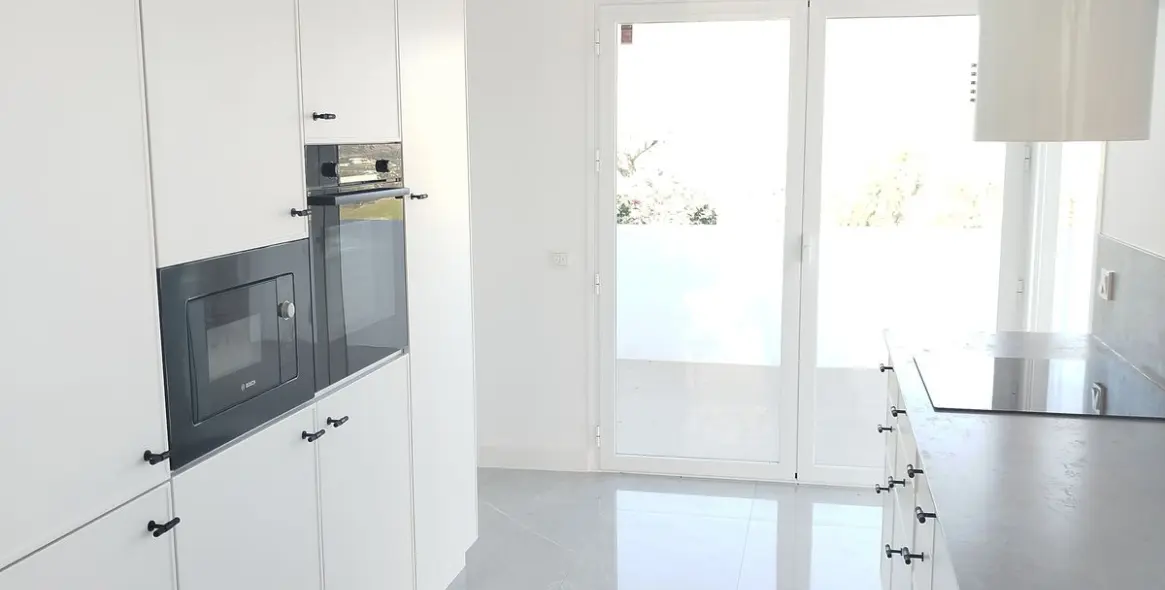 Sale of detached villa in Cerros del Aguila 27