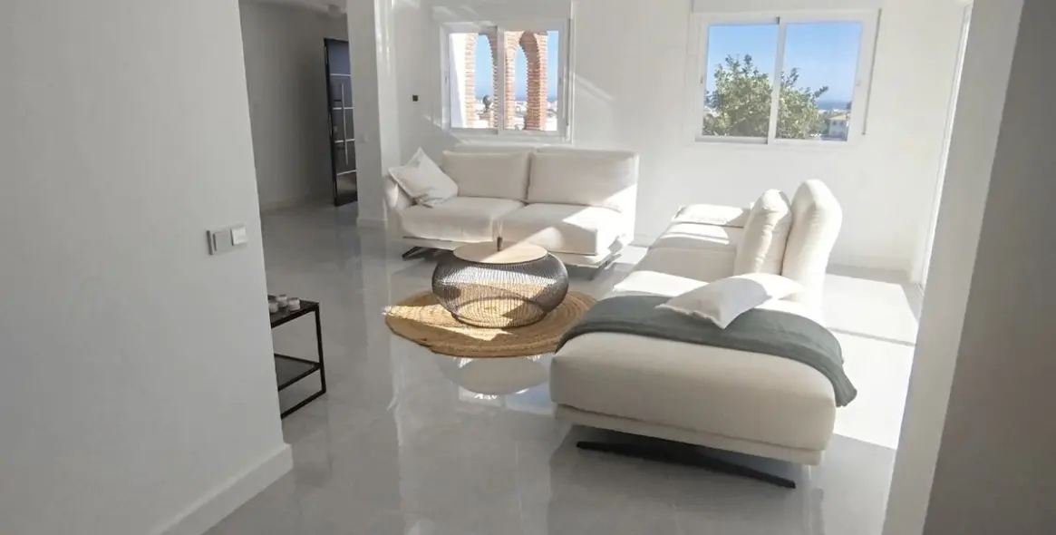 Sale of detached villa in Cerros del Aguila 29