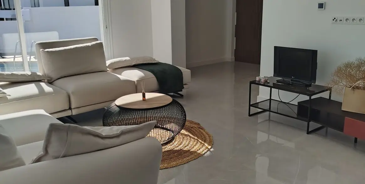 Sale of detached villa in Cerros del Aguila 30