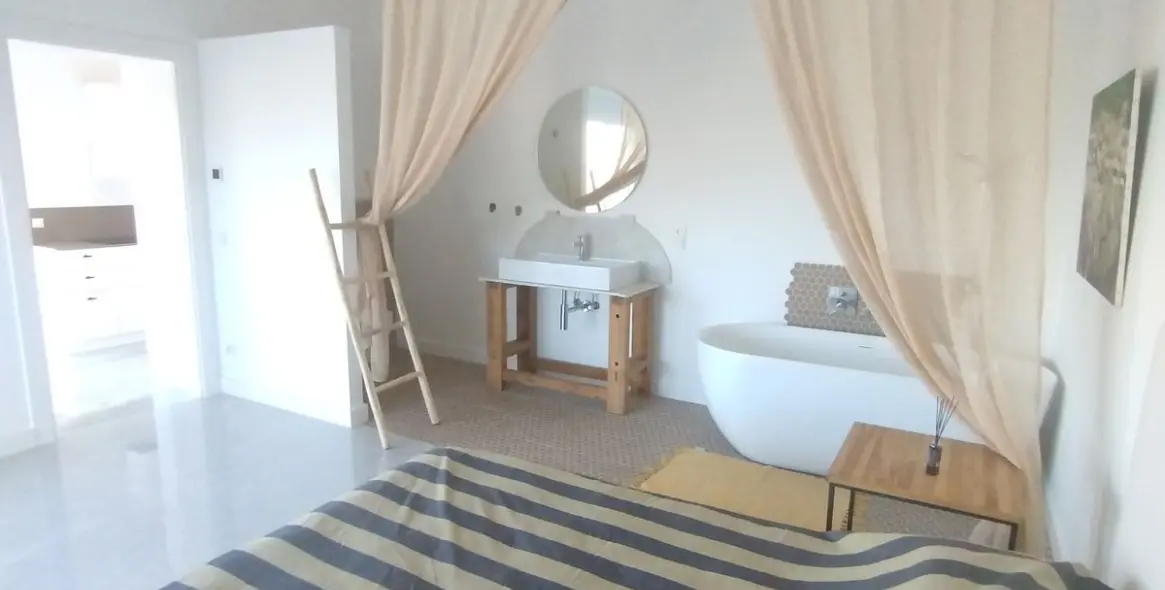 Sale of detached villa in Cerros del Aguila 40