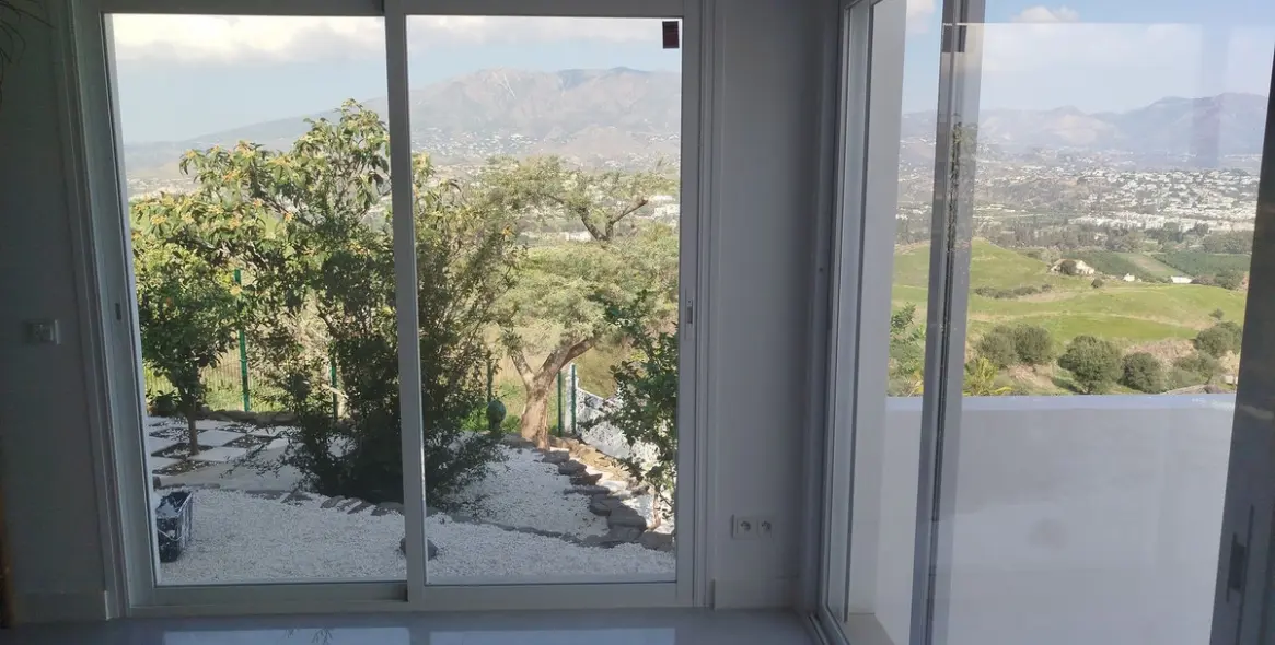 Sale of detached villa in Cerros del Aguila 47