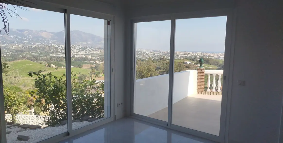 Sale of detached villa in Cerros del Aguila 48