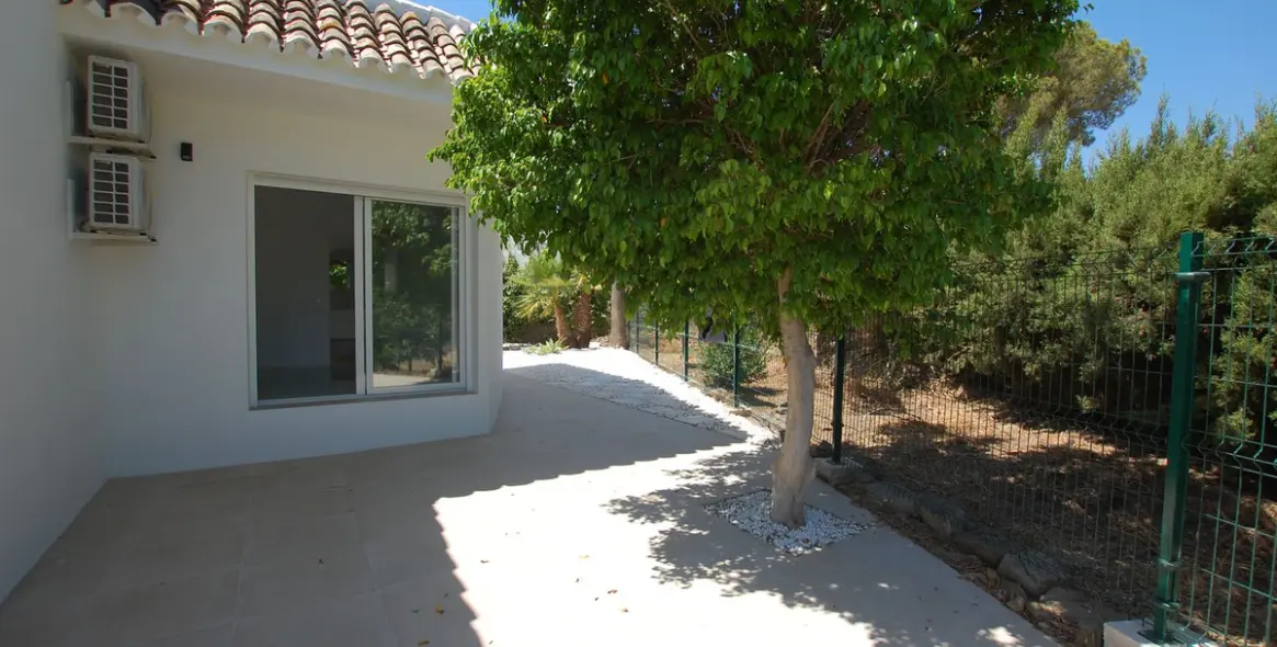 Sale of detached villa in Cerros del Aguila 58