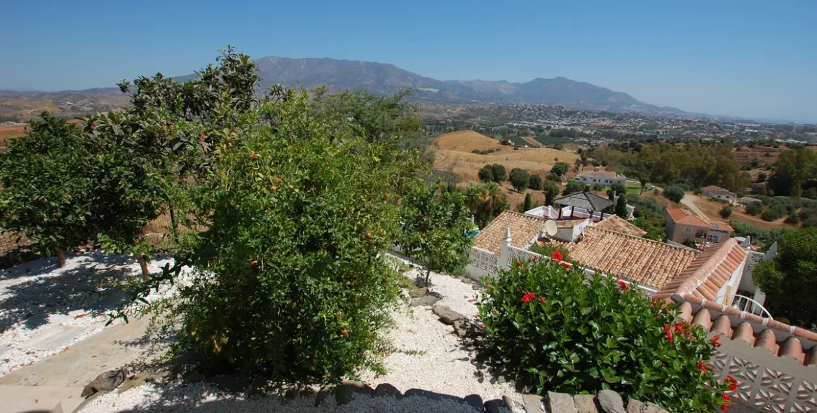 Sale of detached villa in Cerros del Aguila 59