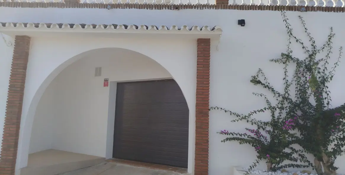 Sale of detached villa in Cerros del Aguila 65
