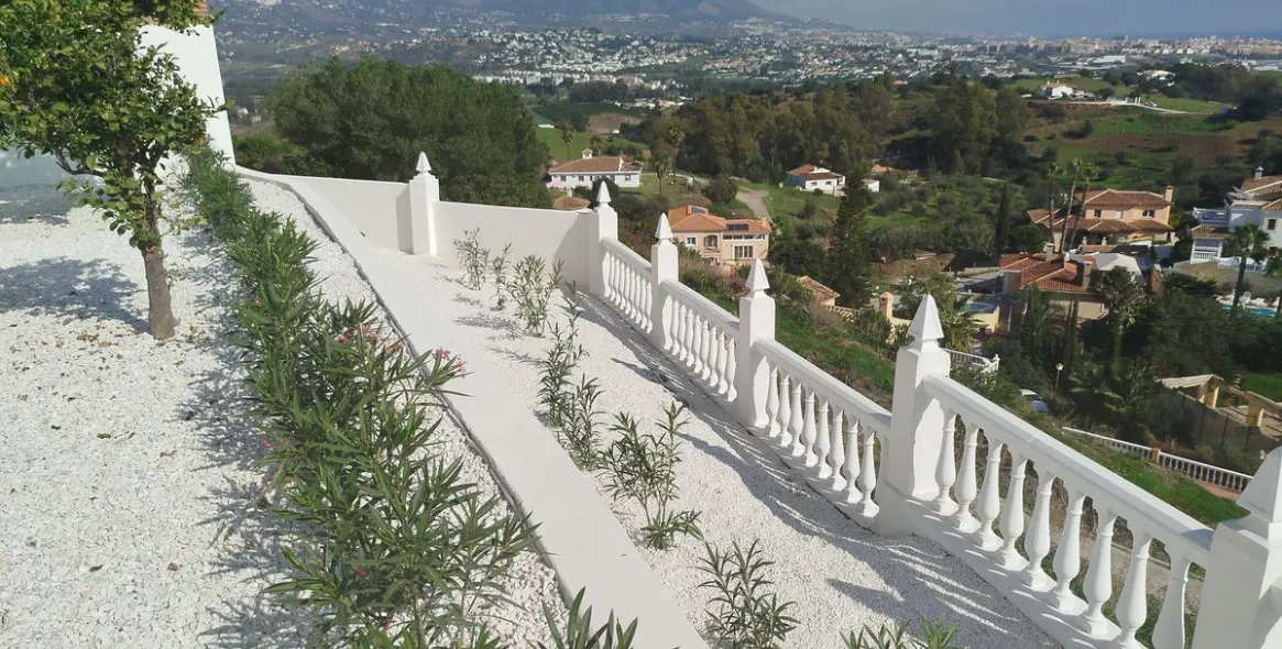 Sale of detached villa in Cerros del Aguila 68