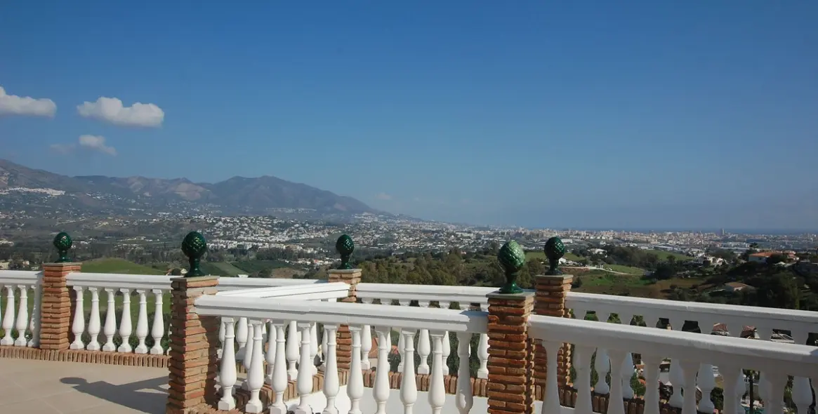 Sale of detached villa in Cerros del Aguila 69