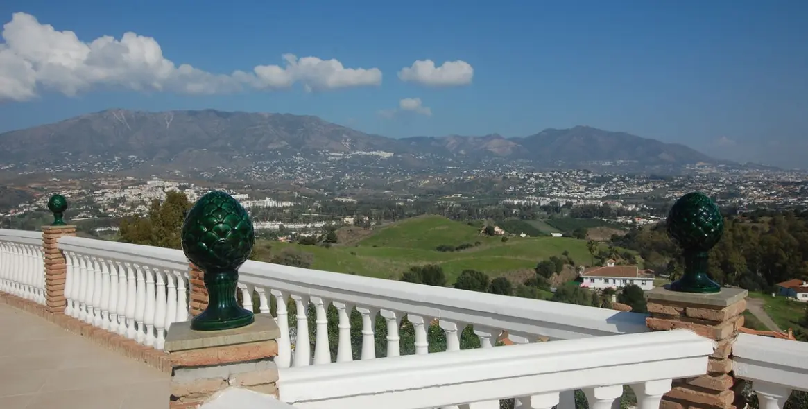 Sale of detached villa in Cerros del Aguila 71