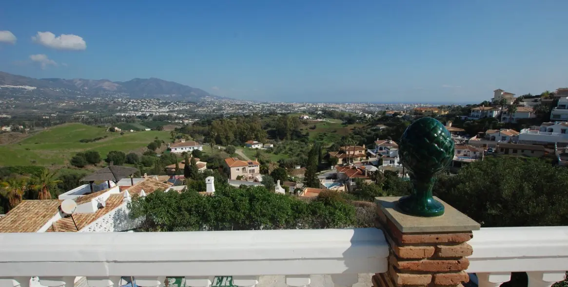 Sale of detached villa in Cerros del Aguila 72
