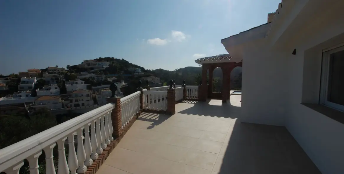 Sale of detached villa in Cerros del Aguila 73