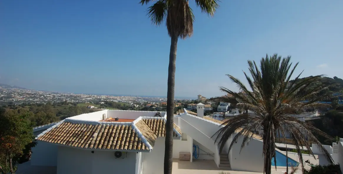 Sale of detached villa in Cerros del Aguila 74