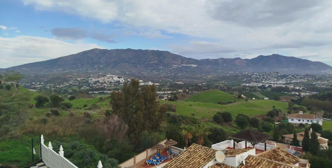 Sale of detached villa in Cerros del Aguila 78