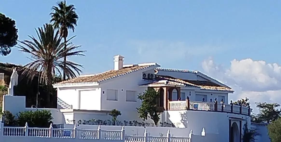 Sale of detached villa in Cerros del Aguila 79