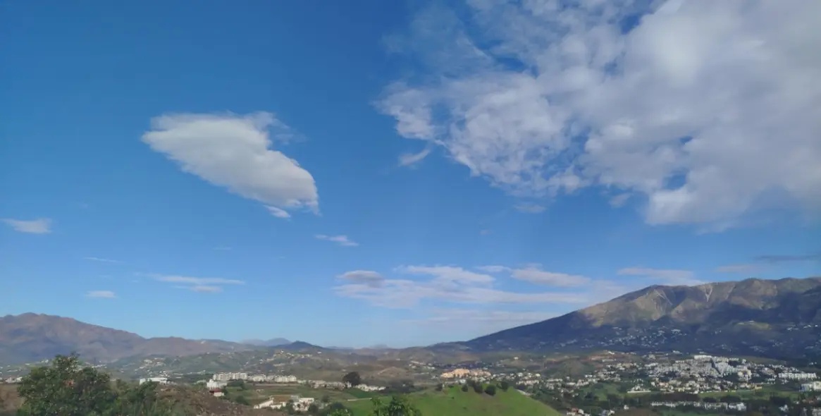 Sale of detached villa in Cerros del Aguila 81