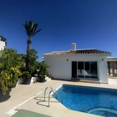 Venta de villa independiente en Cerros del Aguila