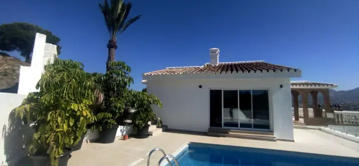 Venta de villa independiente en Cerros del Aguila 1
