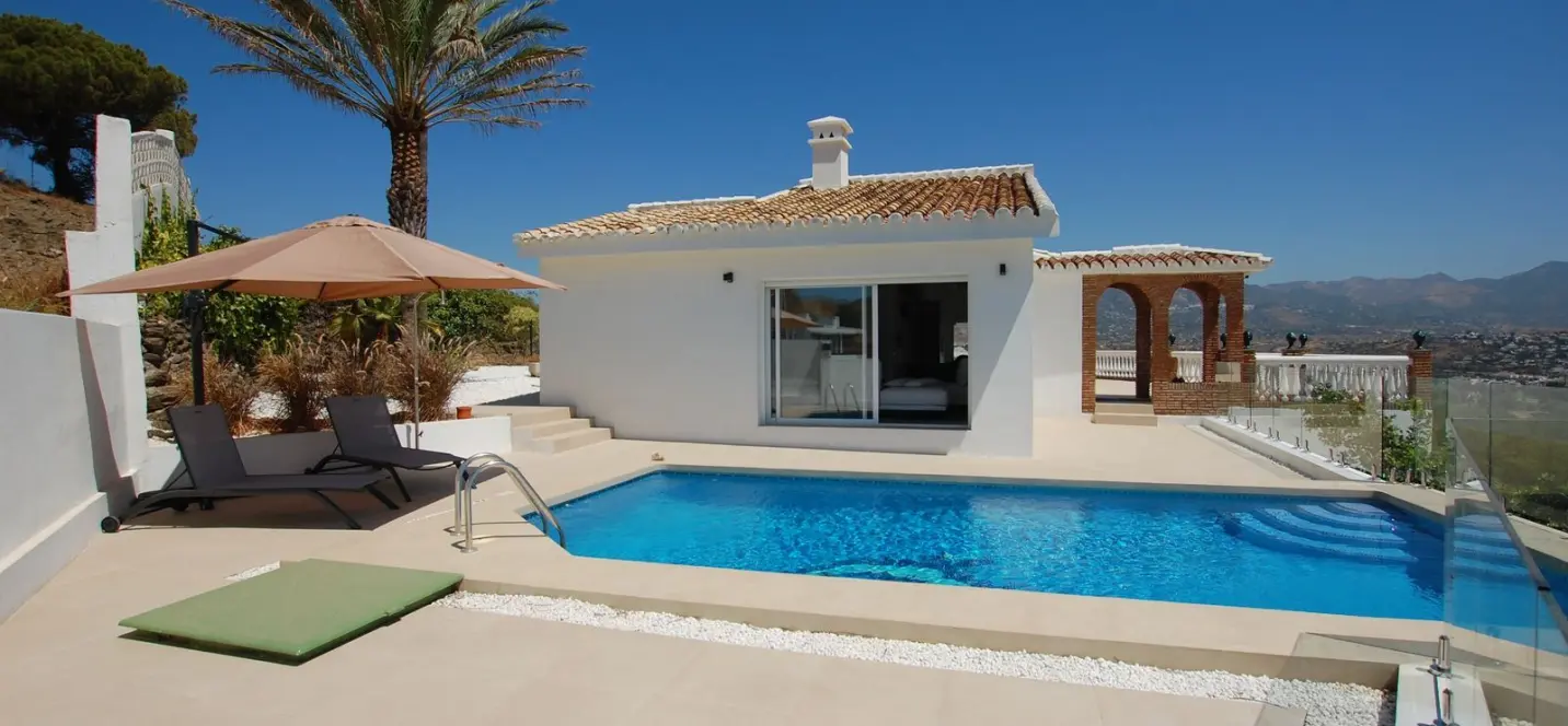 Sale of detached villa in Cerros del Aguila 3
