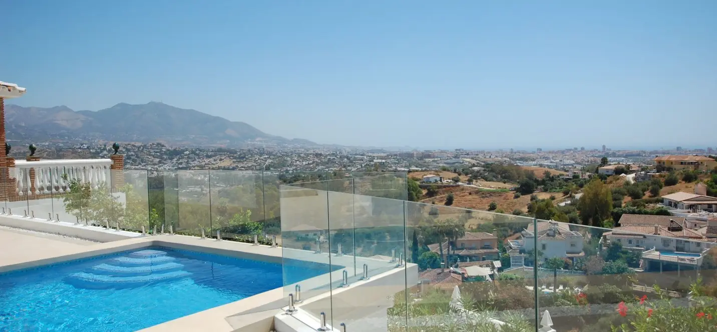 Sale of detached villa in Cerros del Aguila 4