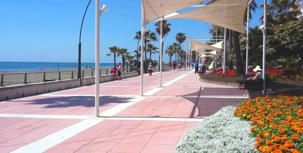 Sale of middle floor apartment in Estepona 3