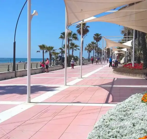 Sale of middle floor apartment in Estepona