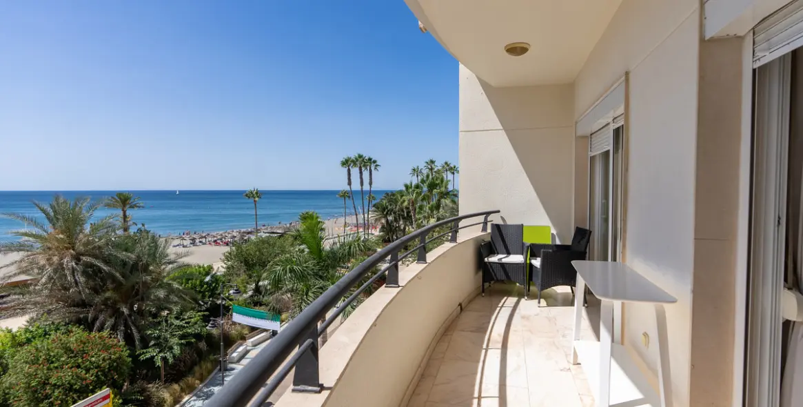 Sale of middle floor apartment in Estepona 4