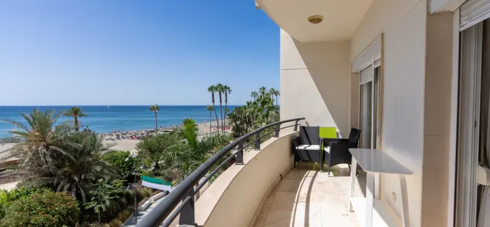 Sale of middle floor apartment in Estepona 3