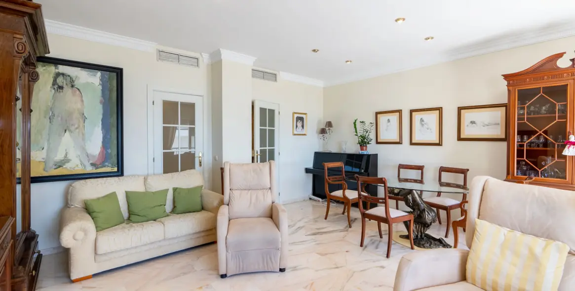 Sale of middle floor apartment in Estepona 6