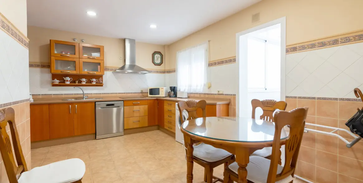 Sale of middle floor apartment in Estepona 8