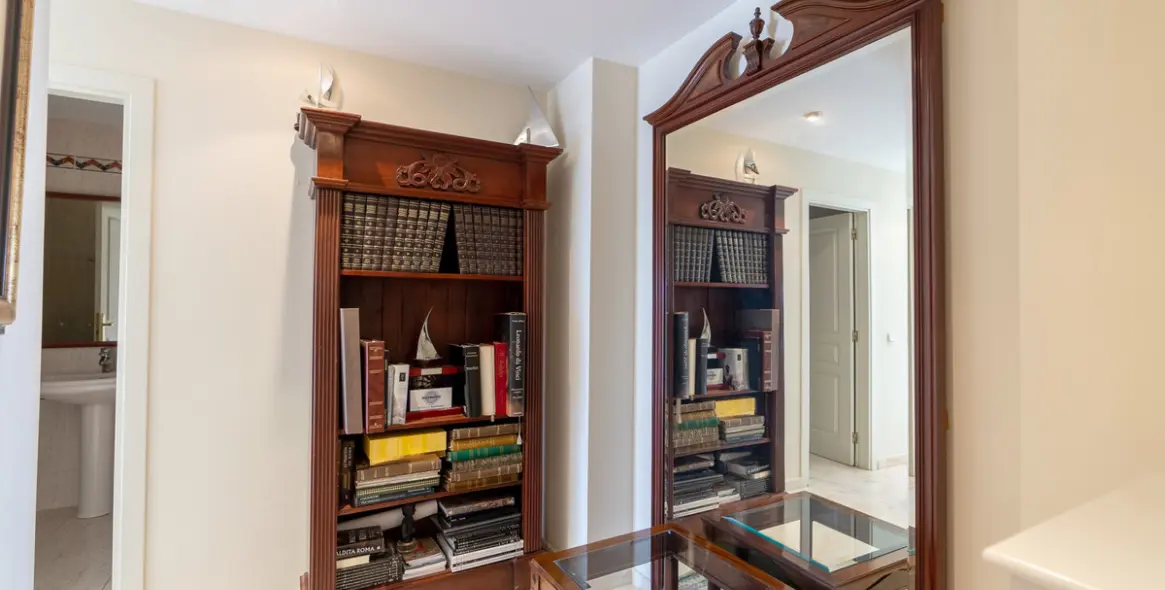 Sale of middle floor apartment in Estepona 12