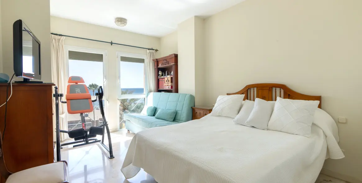 Sale of middle floor apartment in Estepona 13