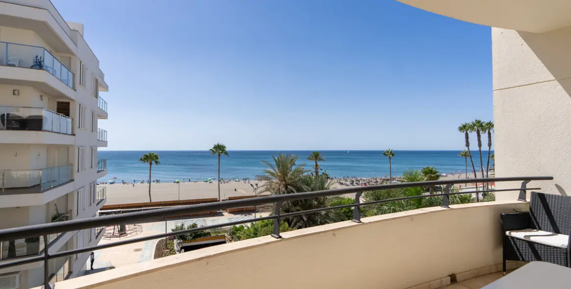 Sale of middle floor apartment in Estepona 15
