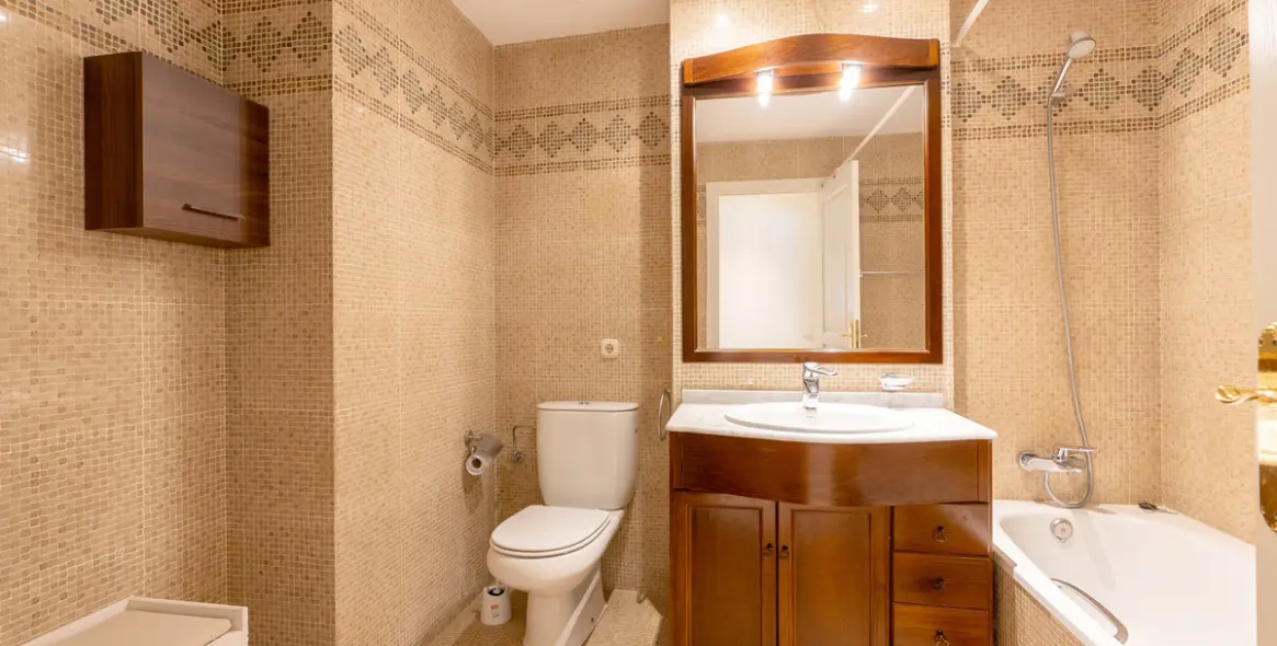 Sale of middle floor apartment in Estepona 20