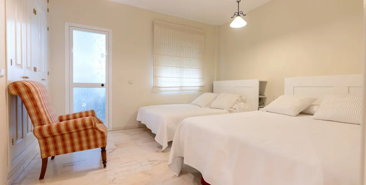 Продажа апартаментов на среднем этаже в Estepona 22